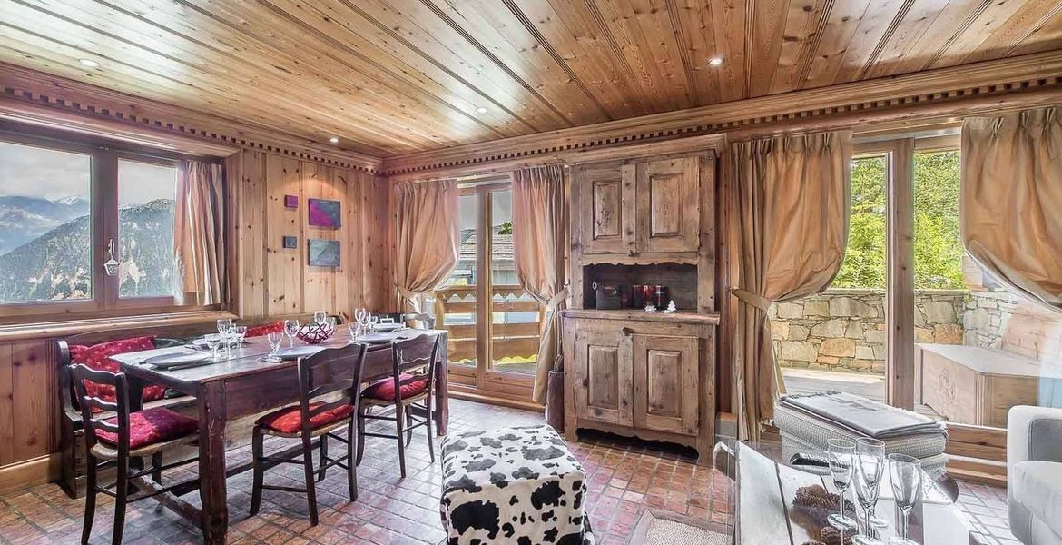 Красивая квартира с 3 спальнями площадью 90 кв.м в Куршевеле
