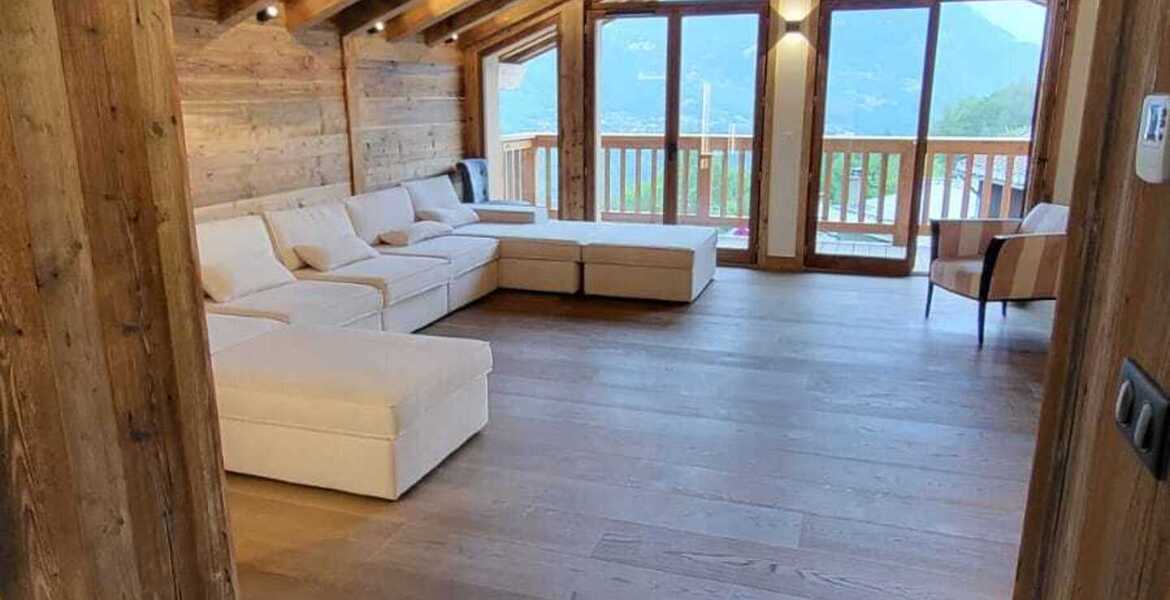 A family chalet with swimming pool in Courchevel-Le Praz 
