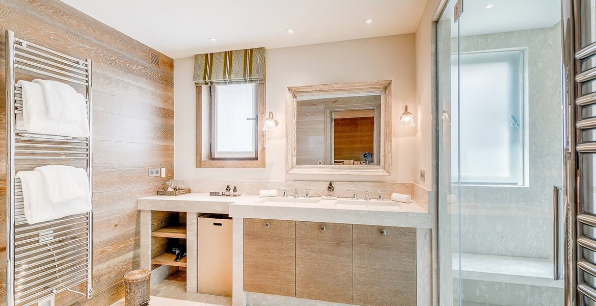 Este es un impresionante chalet de lujo situado Courchevel