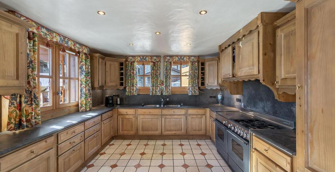 Chalet for rent in Cospillot, Courchevel 1850 with 240 sqm 