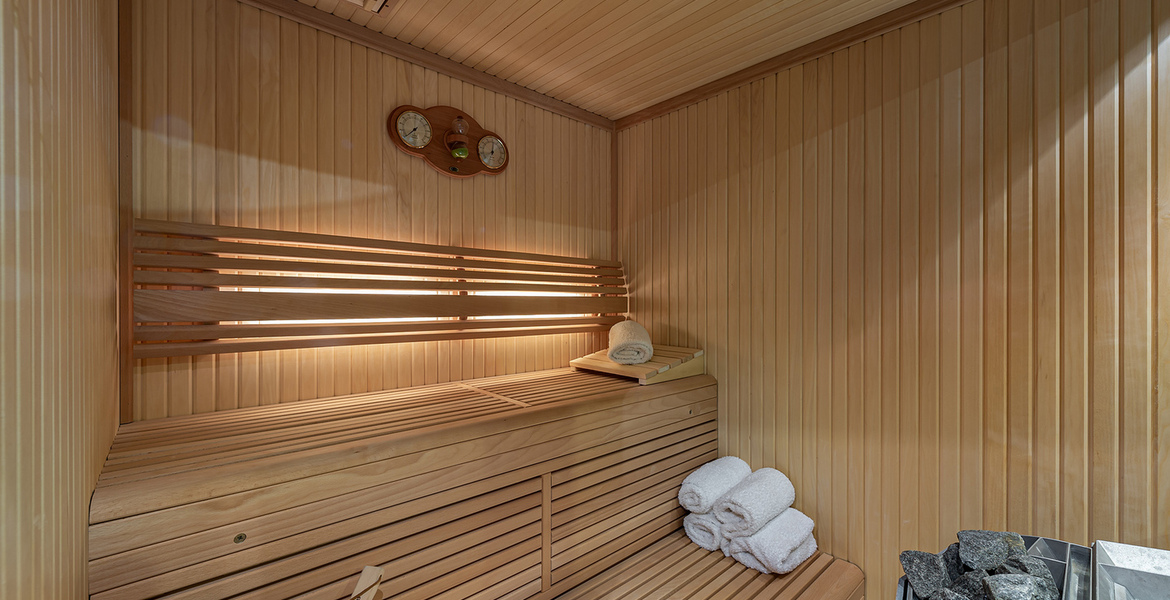Discover this 5-bedroom apartment with spa, in Courchevel