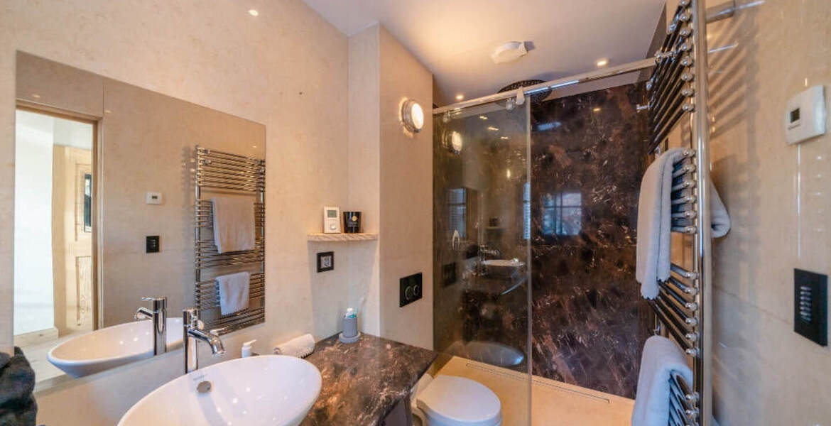 EL ÚLTIMO CHALET DE LUJO EN COURCHEVEL 1850 Se trata de un 