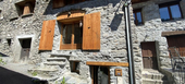 Courchevel / Les 3 Vallées. Charming south facing village ho
