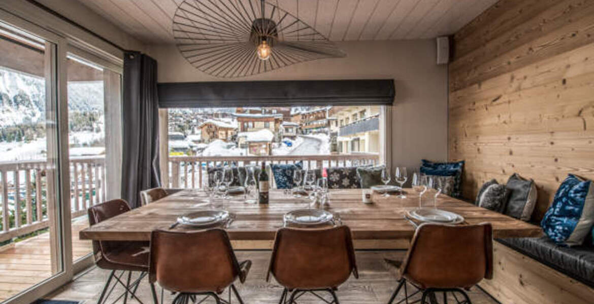 Le chalet est niché en plein cœur de Courchevel 1550. Ce que