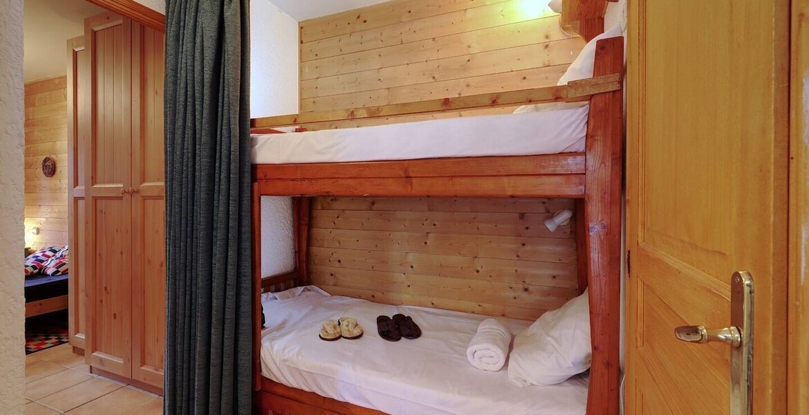 The flat is located in the Chenus area for rental