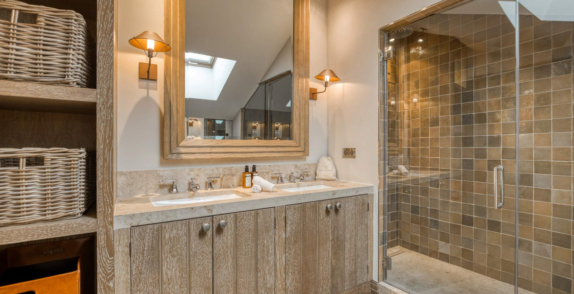 Este es un impresionante chalet de lujo situado Courchevel
