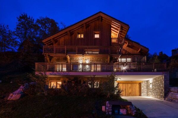 Luxury Chalet in Méribel with Stunning Views and Hot Tub