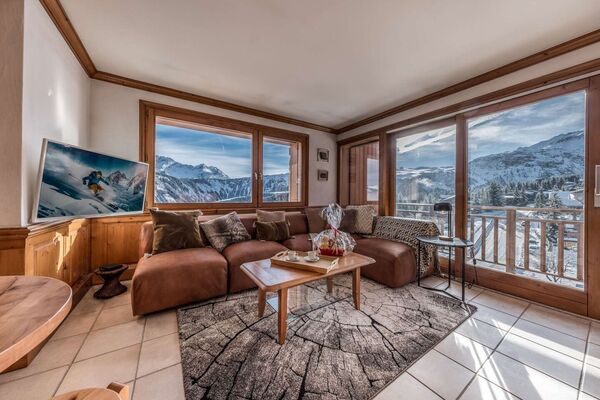 Ski-in/Ski-out Apartment in Courchevel 1850