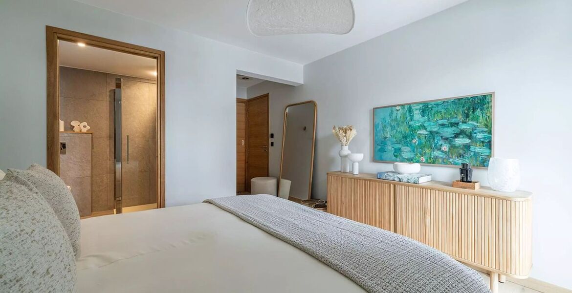 Luxury Mountain View Retreat with Spa and Ski Room