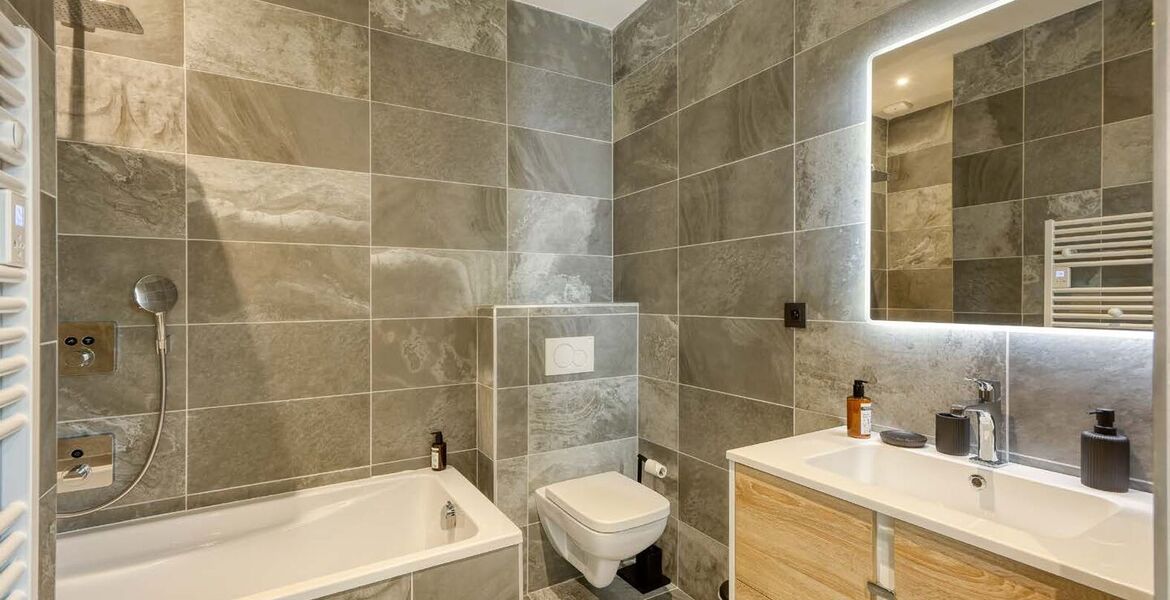 Elegant Apartment with Panoramic Views in Courchevel 1650