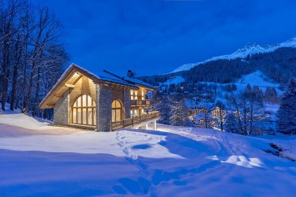  Luxury Ski-In/Ski-Out Chalet Rentals in Méribel 